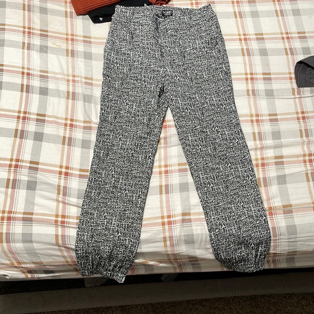 Dress pants white and black with pockets